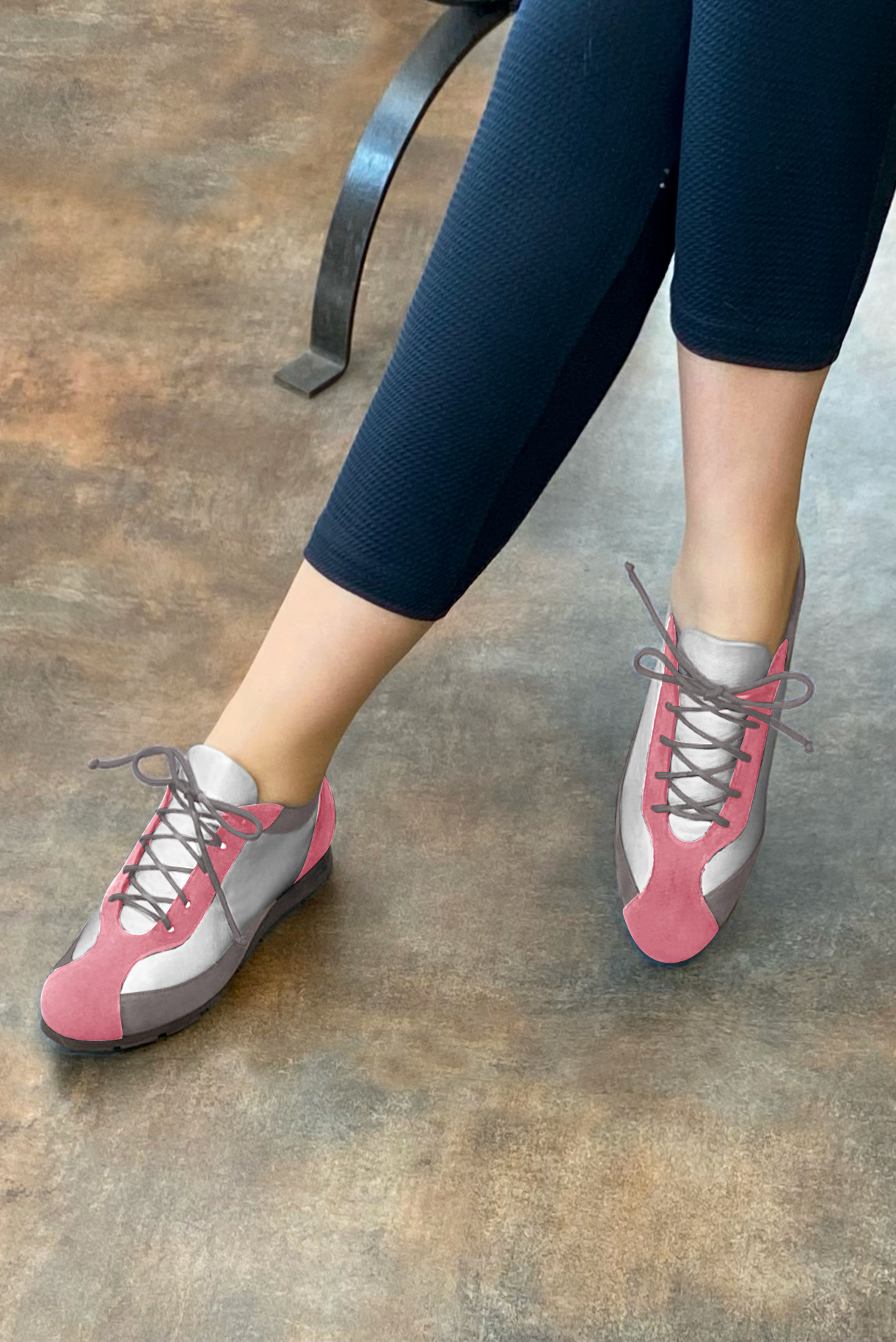 Carnation pink, light silver and pebble grey women's two-tone elegant sneakers. Round toe. Flat rubber soles. Worn view - Florence KOOIJMAN